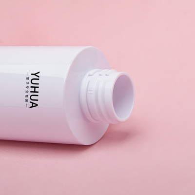 as garrafas do empacotamento 150ml plástico gearam a cor personalizada clara com o tampão dourado de Alu