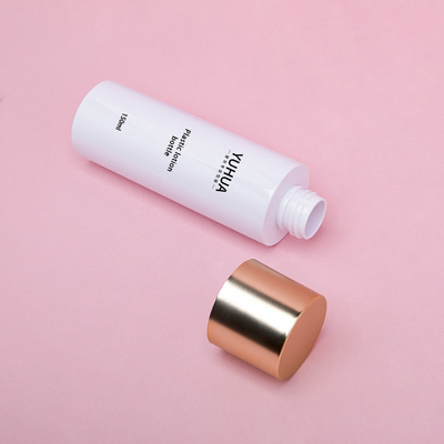 as garrafas do empacotamento 150ml plástico gearam a cor personalizada clara com o tampão dourado de Alu