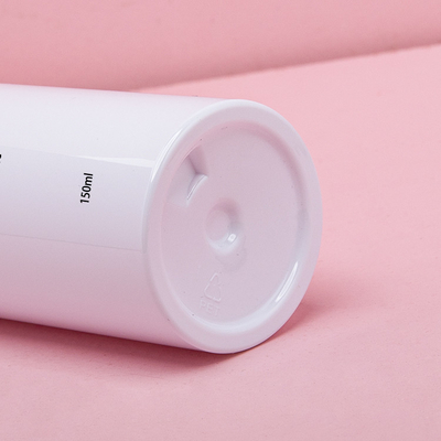 as garrafas do empacotamento 150ml plástico gearam a cor personalizada clara com o tampão dourado de Alu