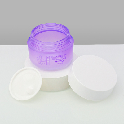 Frasco de creme plástico da amostra grátis 50ml com a tela de seda da tampa