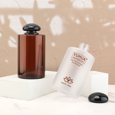O corpo recarregável lava as garrafas vazias 250ml 300ml do champô