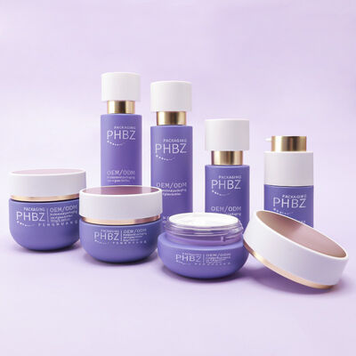 Conjunto abrangente de embalagens de cosméticos com garrafas de vidro luxuosas, frascos de loção com tampa dourada, frascos de creme e embalagens de cosméticos