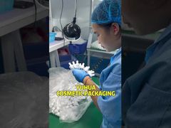 Inspeção de qualidade e processo de embalagem de frasco conta-gotas cosmético | Vídeo de produção de fábrica